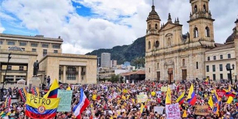 Petro convoca marchas nacionales por salario mínimo suspendido