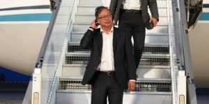 Gustavo Petro delega el poder en Germán Ávila y viaja a España para cumbre en Barcelona